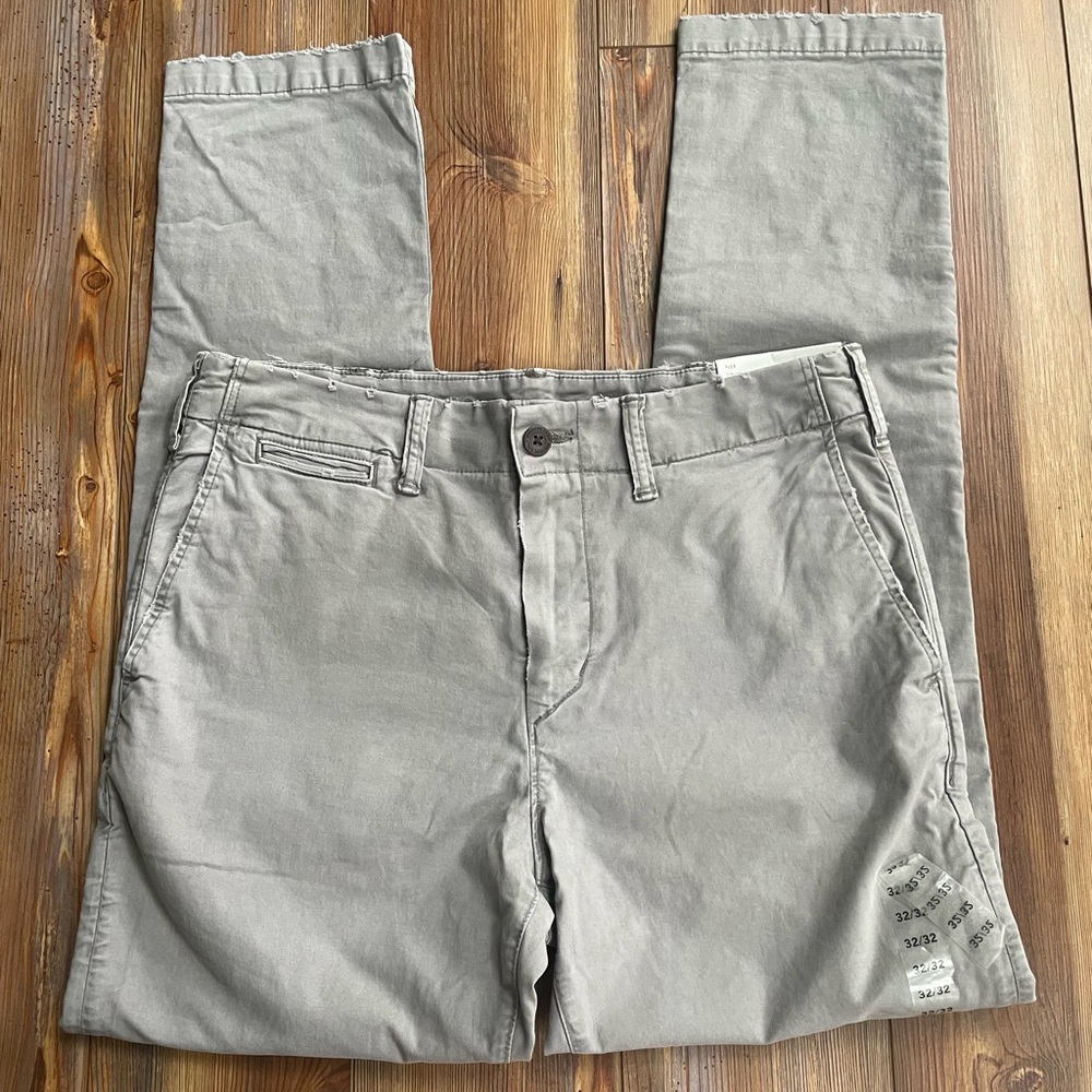 American Eagle Slim Lived In Khakis